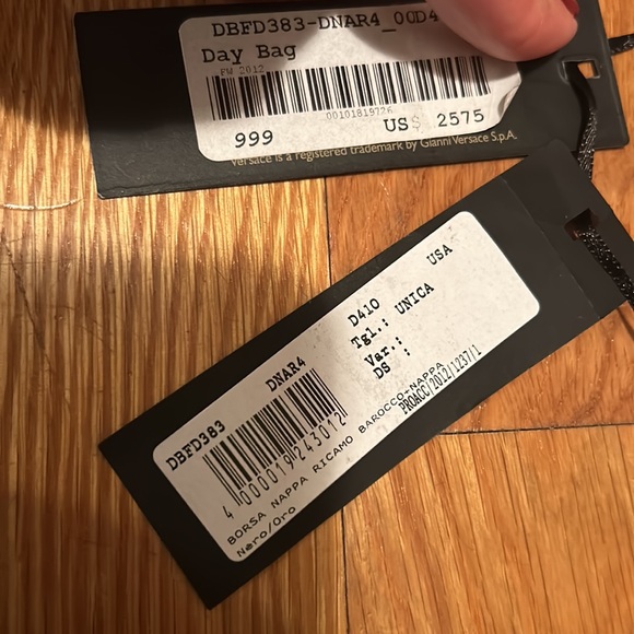 100% Authentic Versace Women’s Handbag in Nappa Ricamo Barocco Black Leather - Picture 7 of 14